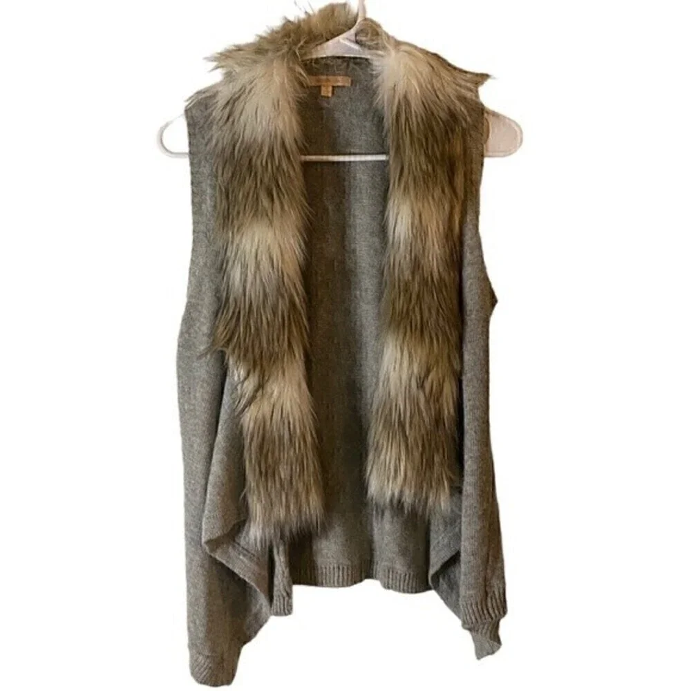 𝅺SKIES Are Blue Faux Fur Sleeveless Cardigan Sweater Vest Size XS Brown Tan
